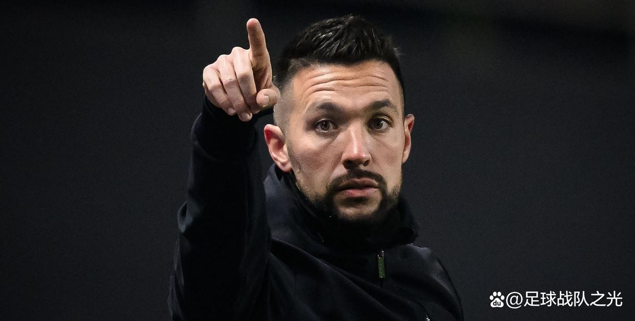 阿贾克斯比赛为什么中断